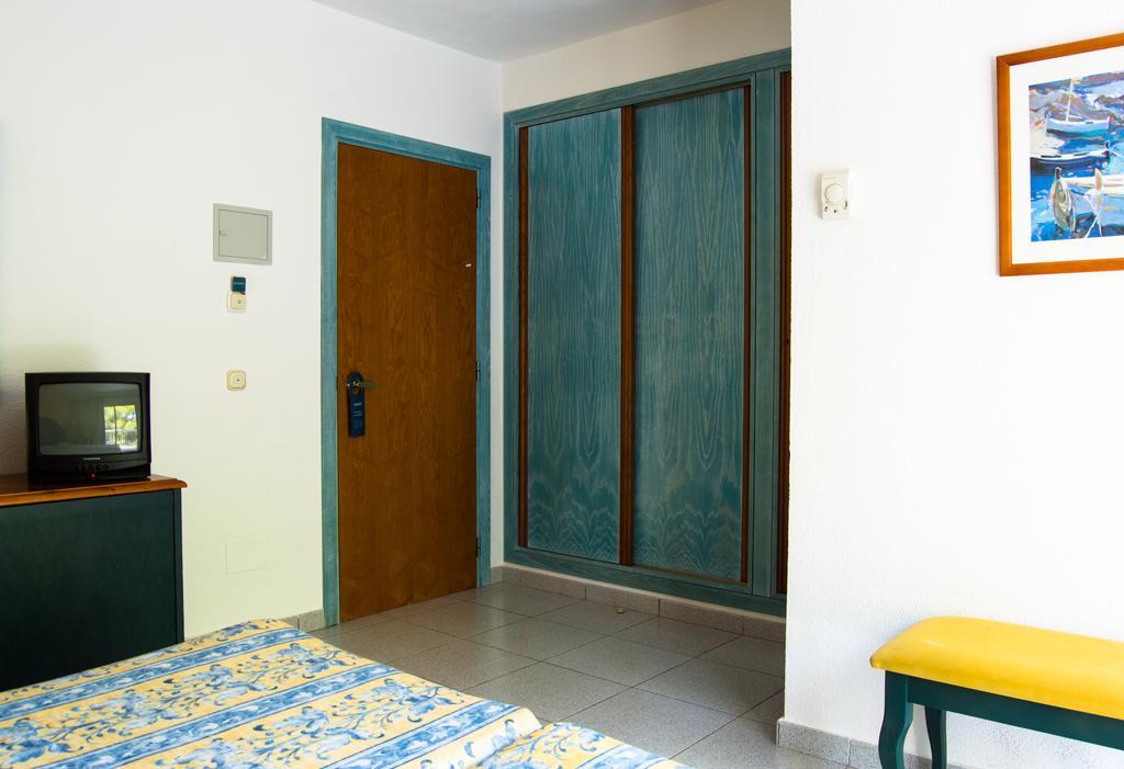 Es Pi 2 Hotell Playa Migjorn Rum bild